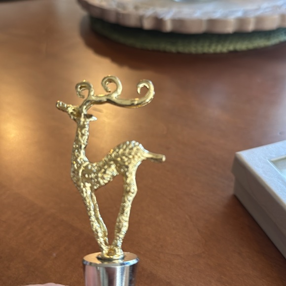 New Holiday Wine Stoper - Picture 3 of 3